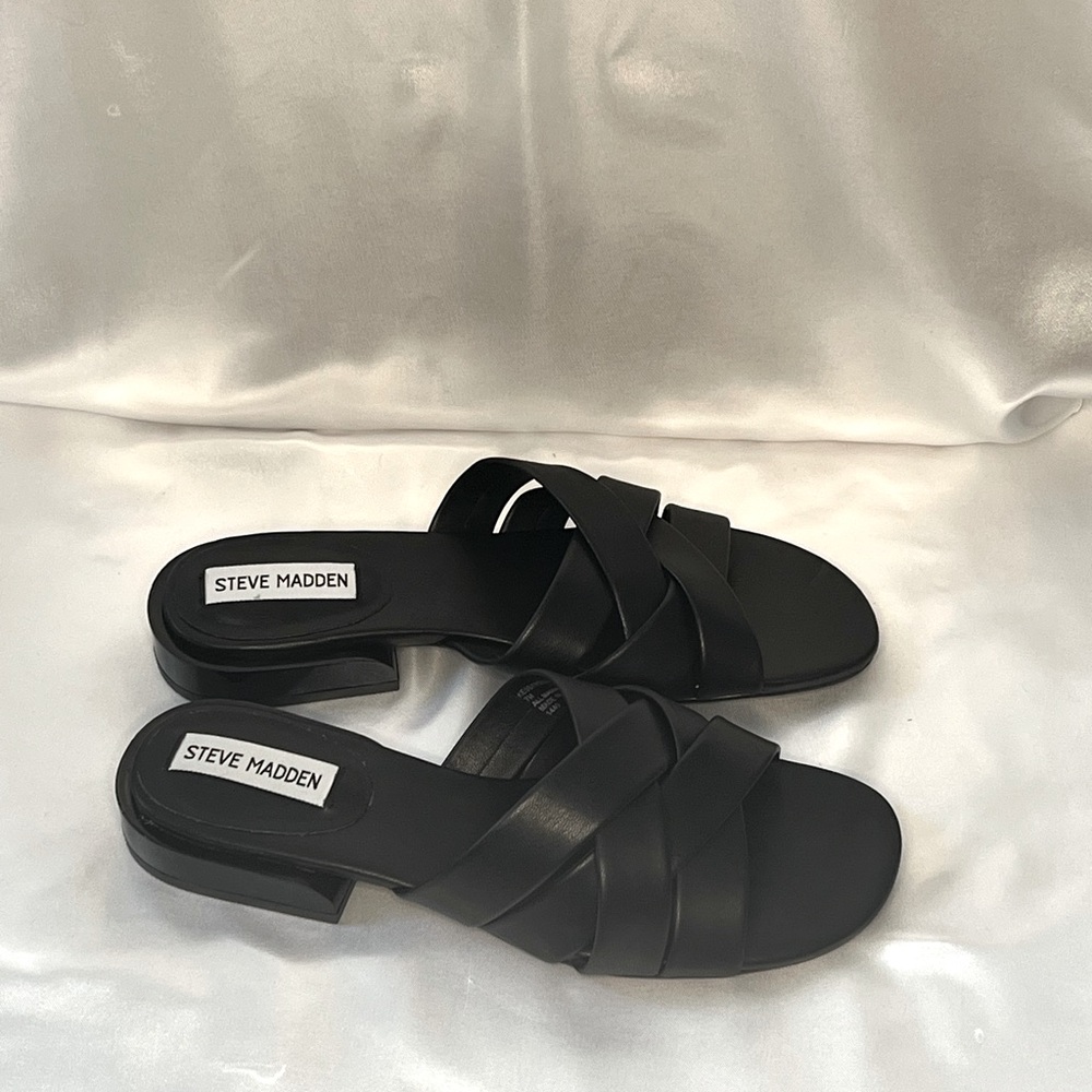 NEW Steven Madden Black Kessy Sandals - Picture 2 of 4